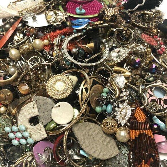 1 Pound Single Earrings Lot Craft Junk Broken - Picture 8 of 8